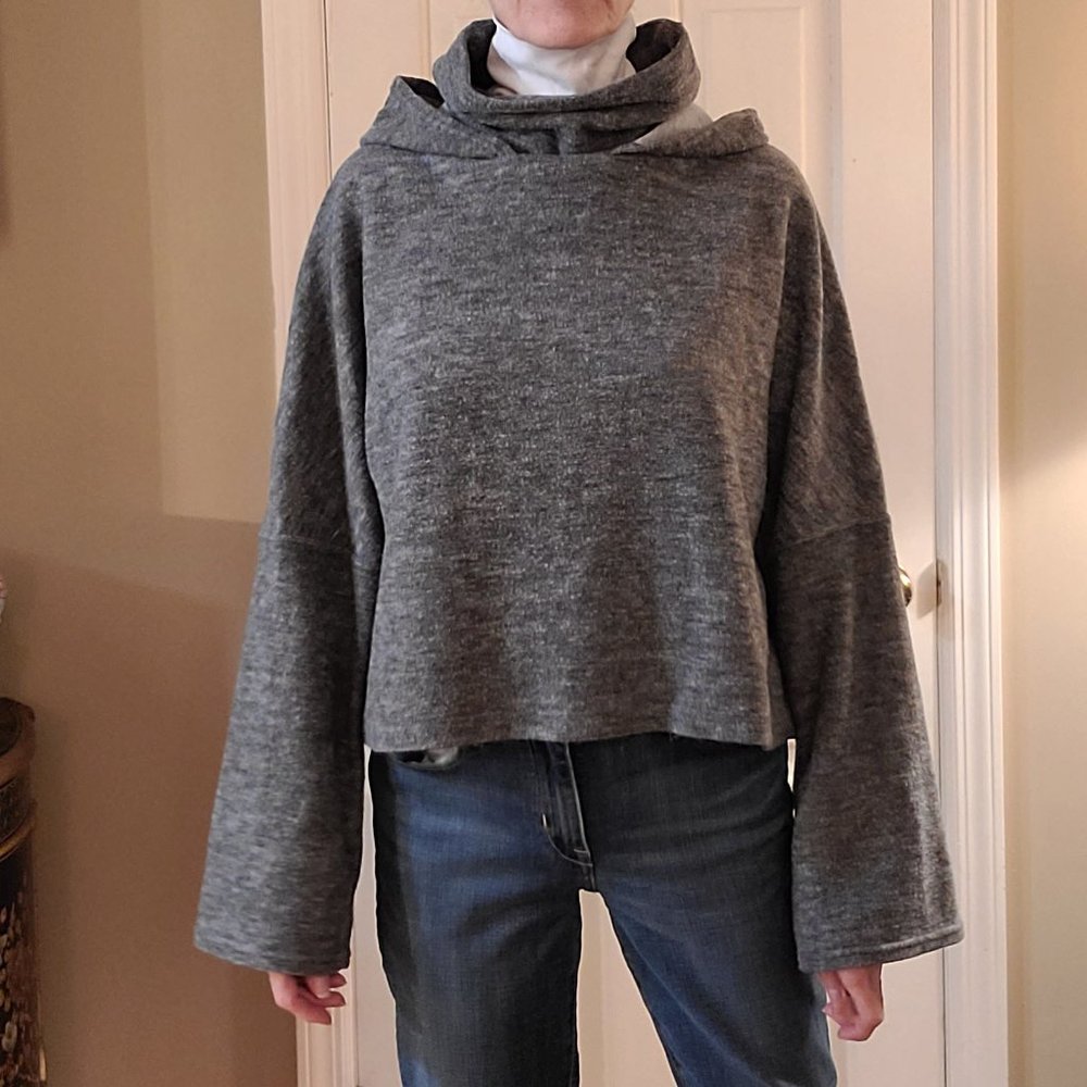 Free People FP Movement cropped gray sweater  Size M